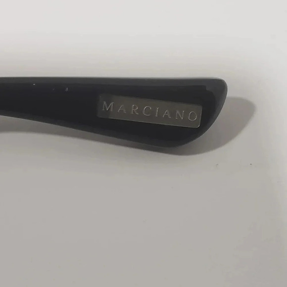 Guess by Marciano Womans GM754 Aviator Sunglasses with Case. - Picture 9 of 13